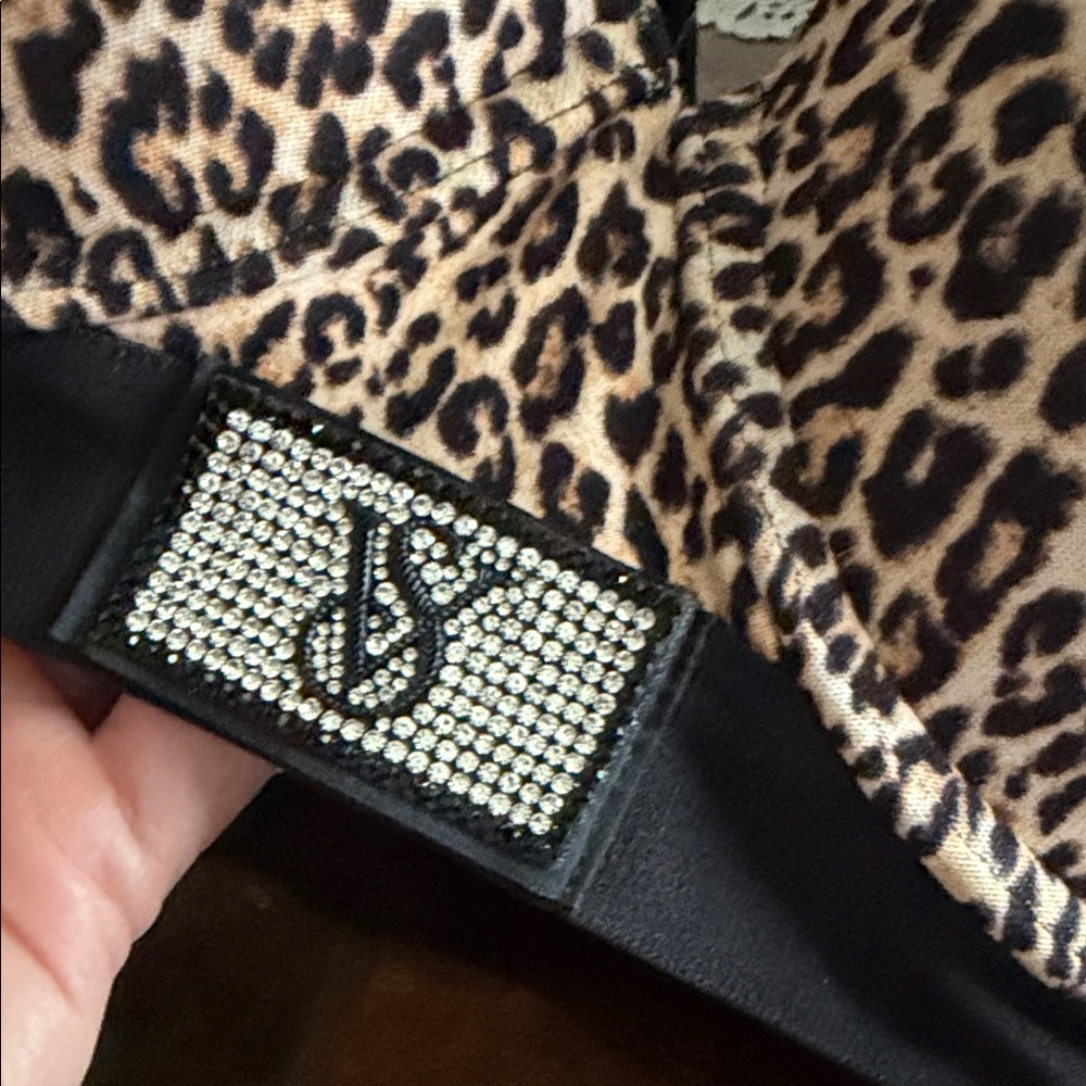 Victoria's Secret Leopard Print Push-Up Bra - Black, Tan - Picture 4 of 4
